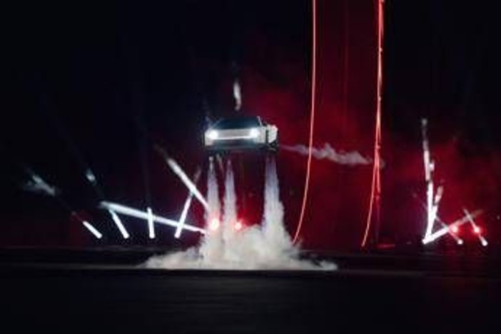 Tesla svela la Roadster, l'auto sportiva capace di volare: in produzione dal 2028 Tesla svela la Roadster, l'auto sportiva capace di volare: in produzione dal 2028