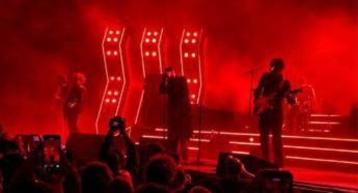 The Strokes, a Bologna anche 'Bella ciao' per una band che non vuole piacere a tutti i costi