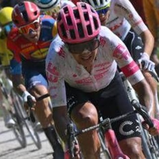 Giro d'Italia, Carapaz vince in fuga l'undicesima tappa. Del Toro resta in maglia rosa