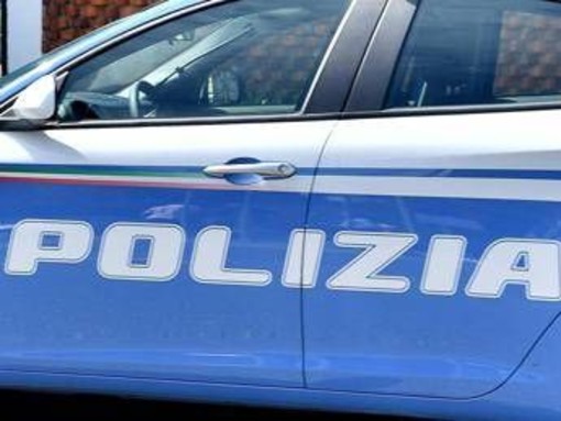 Prima l'aggressione con spray al peperoncino, poi la coltellata alla schiena: 21enne ricoverato a Genova