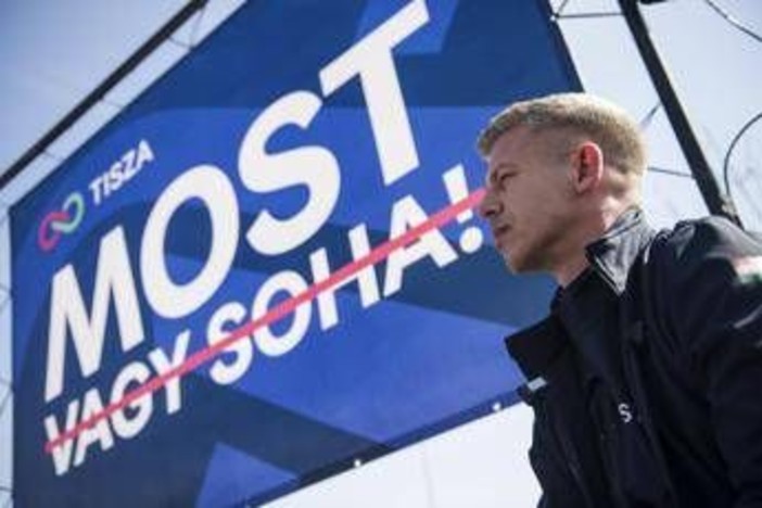 Elezioni in Ungheria, chi è Magyar: l'ex insider che può battere Orban Elezioni in Ungheria, chi è Magyar: l'ex insider che può battere Orban