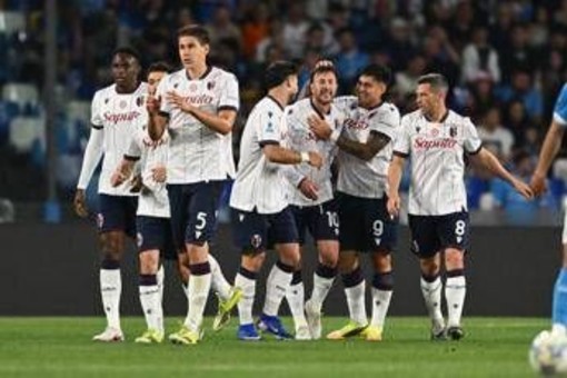Napoli-Bologna 0-2, Orsolini raddoppia su rigore (con Var) e gli azzurri protestano: cos'è successo Napoli-Bologna 0-2, Orsolini raddoppia su rigore (con Var) e gli azzurri protestano: cos'è successo