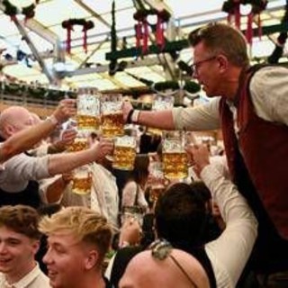 Oktoberfest a pagamento? Scoppia la lite sul biglietto d'ingresso