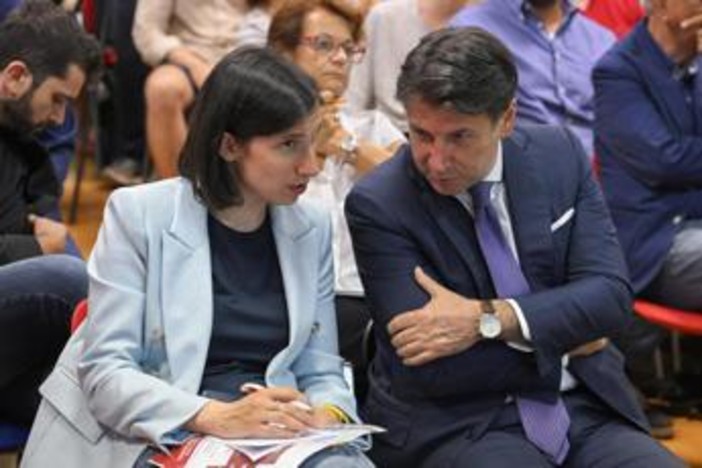 Ucraina, Pd risponde a Conte: "Sciogliere nodi con le primarie? Grave errore, serve sintesi tra i partiti" Ucraina, Pd risponde a Conte: "Sciogliere nodi con le primarie? Grave errore, serve sintesi tra i partiti"