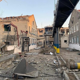 Massicci attacchi russi in Ucraina, molte città senza riscaldamento e acqua