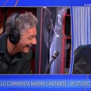 Valeria Marini canta, Fiorello ride e la mamma della showgirl gli dà ragione