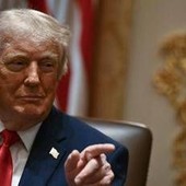 Trump annuncia: "Guerra economica all'Iran". E minaccia sanzioni contro chi aiuta Teheran Trump annuncia: "Guerra economica all'Iran". E minaccia sanzioni contro chi aiuta Teheran