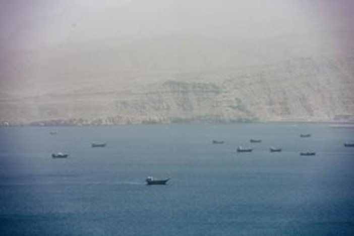 Iran ribadisce: "Libero transito a Hormuz per soli 60 giorni". Svelato piano con Oman per pedaggio nello Stretto