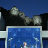 Trump, 4 luglio sul Monte Rushmore: "Identità Usa sotto attacco, torna minaccia comunista"