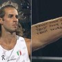 Tamberi oro nel salto in alto, il messaggio sul braccio: "Fidati di te" Tamberi oro nel salto in alto, il messaggio sul braccio: "Fidati di te"