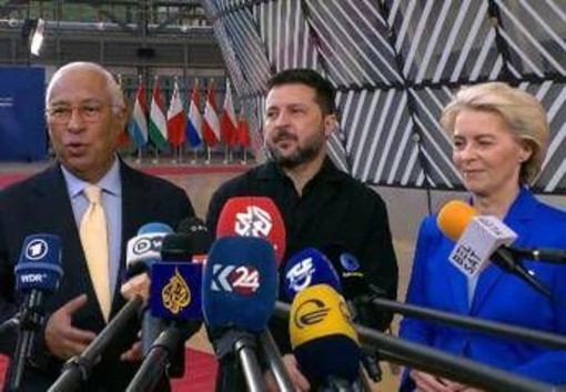 Consiglio Ue accoglie Zelensky: "Puoi contare su di noi". Il presidente ucraino: "Voi veri leader"