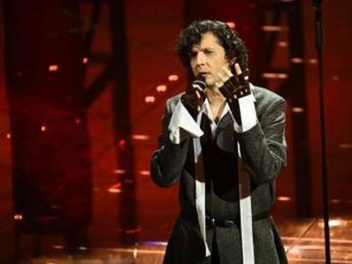 Ermal Meta, bufera social per 'Stella stellina' a Sanremo: "Ma non vi vergognate?"