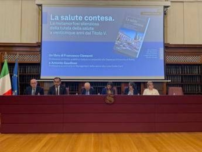 A 25 anni dalla riforma del Titolo V della Costituzione, presentato in Senato il libro 'La salute contesa' A 25 anni dalla riforma del Titolo V della Costituzione, presentato in Senato il libro 'La salute contesa'