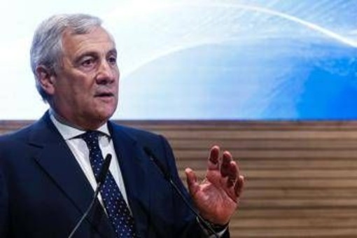 Tajani: "Magistrati siano più rigidi su arresti, colpirne uno per educarne cento". Anm: "Parole contrarie a Stato di diritto"
