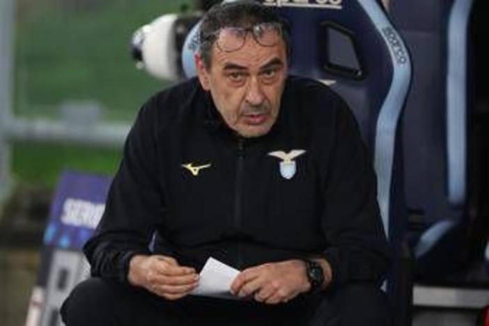 &quot;Malore per Sarri&quot;, ma la Lazio smentisce: come sta l'allenatore