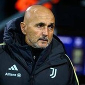 Juventus, Spalletti show con Benfica: litiga con un tifoso, poi tira un ceffone a Openda