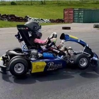 Bambina di cinque anni bandita dalle gare di kart di tutto il mondo, la maxi squalifica Bambina di cinque anni bandita dalle gare di kart di tutto il mondo, la maxi squalifica