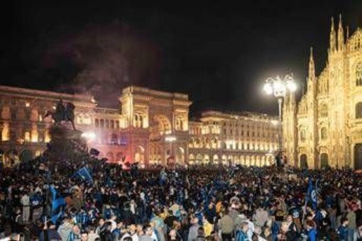 Scudetto Inter, da Amadeus a Tananai: chi c'era alla festa in piazza Duomo
