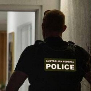 Australia, allarme per corpo in una valigia... ma era una bambola sexy Australia, allarme per corpo in una valigia... ma era una bambola sexy