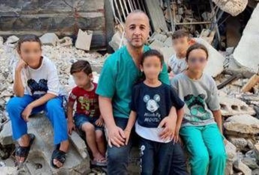 L'appello all'Italia di un medico bloccato a Gaza: &quot;Aiutatemi a salvare i miei 5 figli&quot;