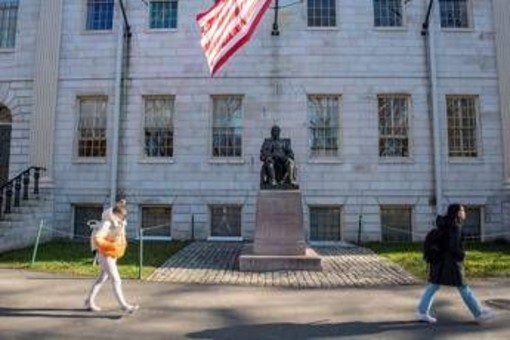 Trump vieta ad Harvard di accettare studenti stranieri, il nuovo attacco