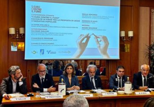 Fumo, gli oncologi: "52mile firme per aumentare di 5 euro costo sigarette, Senato discuta la legge" Fumo, gli oncologi: "52mile firme per aumentare di 5 euro costo sigarette, Senato discuta la legge"