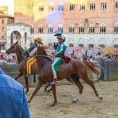 Palio di Siena, oggi si corre? Sole su Piazza del Campo Palio di Siena, oggi si corre? Sole su Piazza del Campo