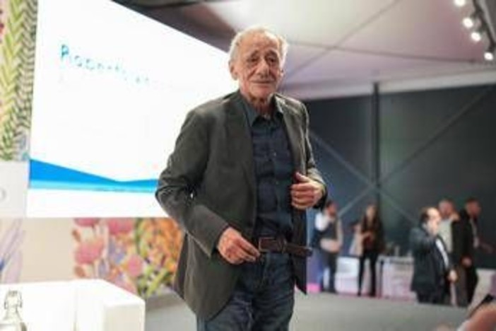 Roberto Vecchioni, concerto annullato a Salerno per "motivi di salute"