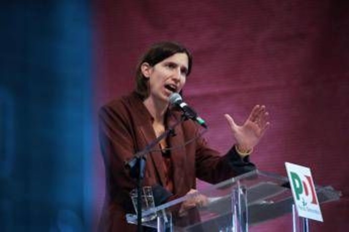 Consigliera Lega evoca i fatti di Modena al comizio Pd, sospesa dal partito. Meloni: "Solidarietà a Schlein" Consigliera Lega evoca i fatti di Modena al comizio Pd, sospesa dal partito. Meloni: "Solidarietà a Schlein"