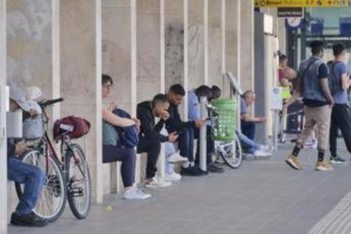 Caos treni, ritardi fino a sei ore alla stazione Termini di Roma