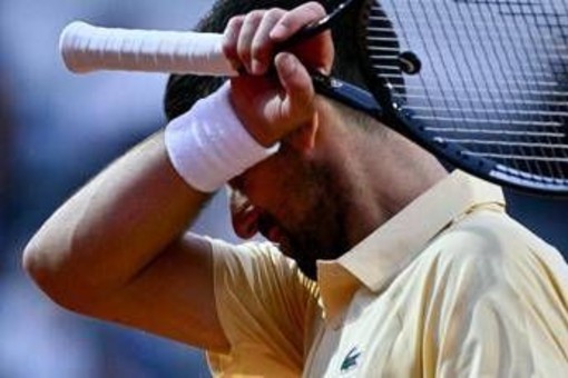 Djokovic 'nervoso' agli Internazionali: il gesto... verso il cielo