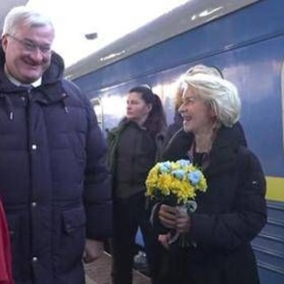 Von der Leyen in Ucraina con Costa: "Pace a condizioni Kiev". Zelensky: "Putin ha fallito" Von der Leyen in Ucraina con Costa: "Pace a condizioni Kiev". Zelensky: "Putin ha fallito"