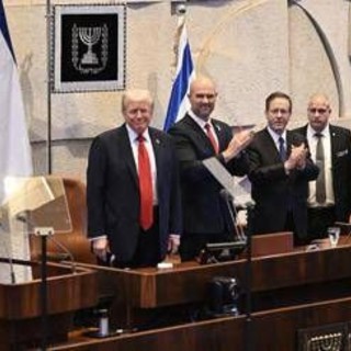 Trump alla Knesset: "Oggi alba storica per un nuovo Medio Oriente" Trump alla Knesset: "Oggi alba storica per un nuovo Medio Oriente"