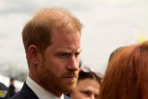 Harry in Uk senza Meghan e figli, Re Carlo 'spazientito' per cambi idea su alloggio