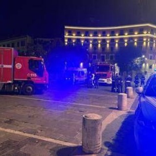 Roma, forte odore di gas a piazza Mastai a Trastevere: controlli dei vigili del fuoco Roma, forte odore di gas a piazza Mastai a Trastevere: controlli dei vigili del fuoco