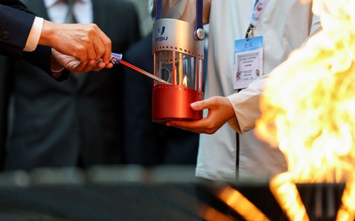 Accesa a Torino la fiamma per le Universiadi invernali di Changchun 2027 Accesa a Torino la fiamma per le Universiadi invernali di Changchun 2027