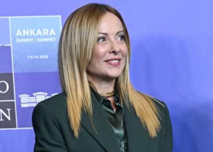 Meloni: “Rispettiamo impegni Nato ma stabiliamo noi priorità”. Su Trump: “Non mi pento di nulla" Meloni: “Rispettiamo impegni Nato ma stabiliamo noi priorità”. Su Trump: “Non mi pento di nulla"