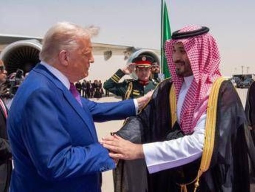 Yemen, Trump rinvia per ora attacchi contro Houthi: il nodo dell'alleanza con Riad Yemen, Trump rinvia per ora attacchi contro Houthi: il nodo dell'alleanza con Riad
