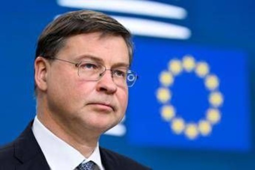 Oro di Bankitalia allo Stato, Dombrovskis: "Una mossa di questo tipo non riduce il debito" Oro di Bankitalia allo Stato, Dombrovskis: "Una mossa di questo tipo non riduce il debito"