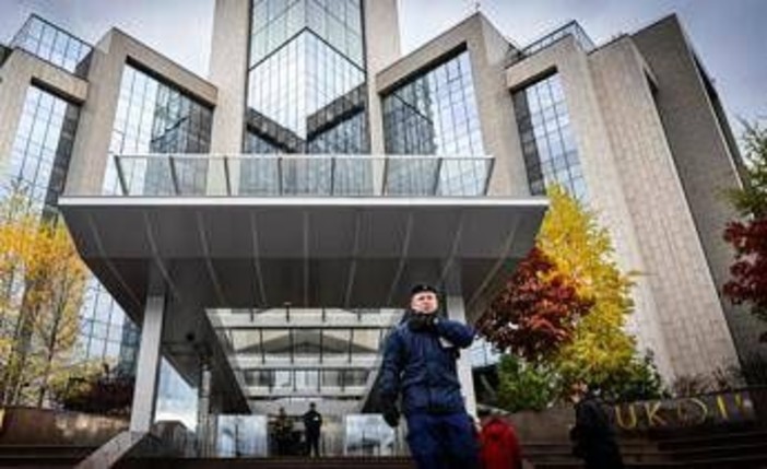 Ucraina, ondata di droni sulla Russia: colpita raffineria e impianto chimico Ucraina, ondata di droni sulla Russia: colpita raffineria e impianto chimico