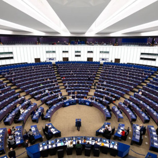 Ue, il Parlamento Europeo fissa le priorità per il bilancio 2027