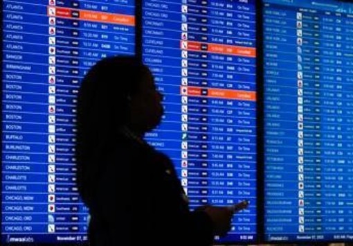 Usa, caos in 40 aeroporti per lo shutdown: oltre mille voli cancellati Usa, caos in 40 aeroporti per lo shutdown: oltre mille voli cancellati