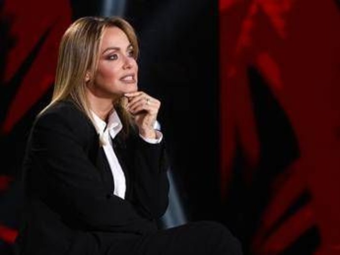 Sonia Bruganelli, la figlia Silvia Bonolis torna a casa: "Grazie per le vostre preghiere" Sonia Bruganelli, la figlia Silvia Bonolis torna a casa: "Grazie per le vostre preghiere"