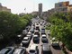 Iran, fuga da Teheran: &quot;Strade intasate e file per la benzina&quot;