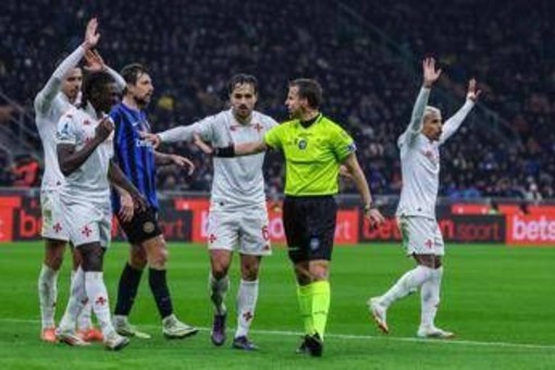 Inter-Fiorentina, presidente dell'Aia: &quot;Pallone era uscito, ma impossibile intervenire&quot;