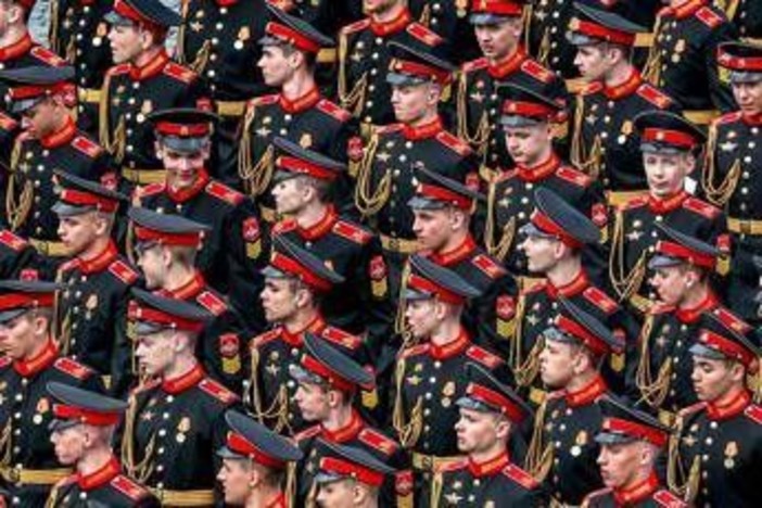 Ucraina-Russia, una parata senza vittorie per Putin: svanisce l'immagine di uomo forte