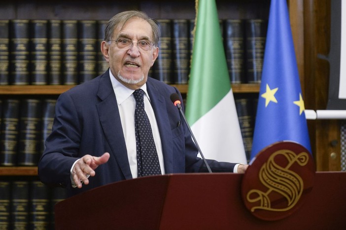 Ucraina, La Russa “Con la mediazione di Ue e Trump speranze per pace più vicina” Ucraina, La Russa “Con la mediazione di Ue e Trump speranze per pace più vicina”