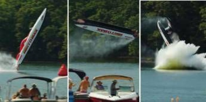 Motoscafo decolla a 320 km orari e si ribalta, l'incidente da brividi