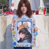 Papa, la gioia della 13enne Varvara per le dimissioni: "Ho avuto il cancro, vorrei restituirgli quell'abbraccio" Papa, la gioia della 13enne Varvara per le dimissioni: "Ho avuto il cancro, vorrei restituirgli quell'abbraccio"