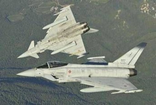 Jet russi violano lo spazio aereo della Lituania, caccia italiani in volo Jet russi violano lo spazio aereo della Lituania, caccia italiani in volo